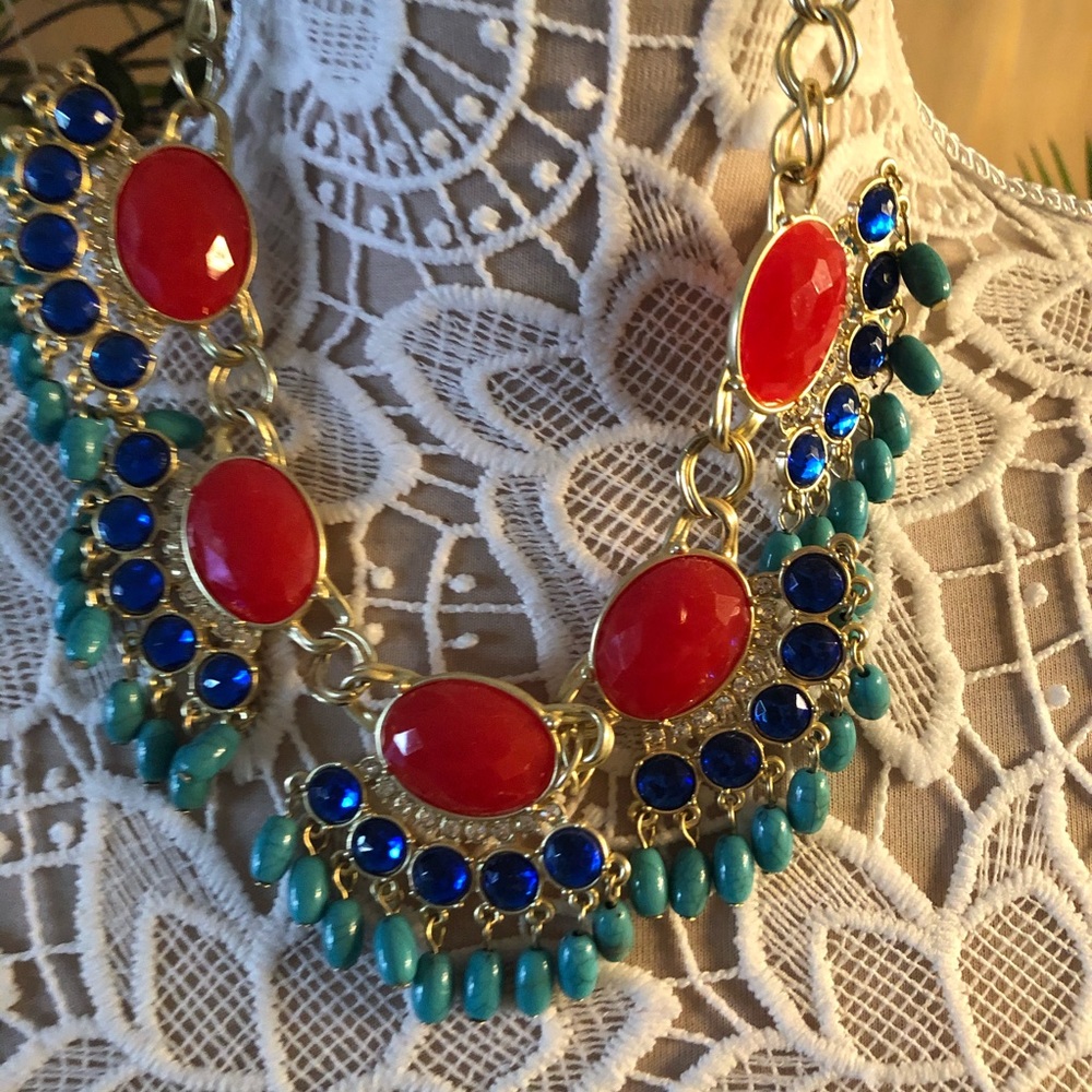 Multicolored stones necklace